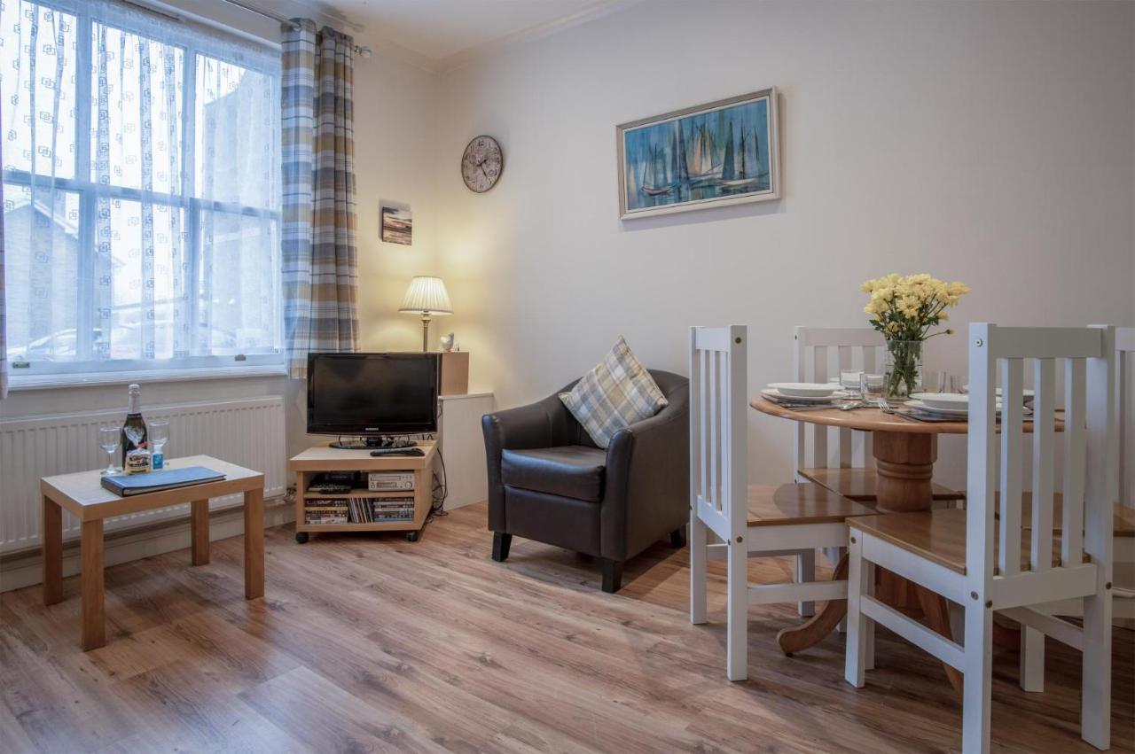 Arcadia - 1 Bedroom Apartment - Tenby Exterior photo
